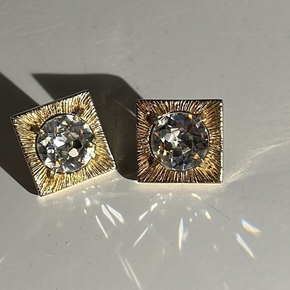 Vintage Gold Tone Square Clip on Earrings with Large Rhinestone - Picture 4 of 10